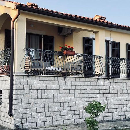Apartman Ostrea *** บาเล ภายนอก รูปภาพ
